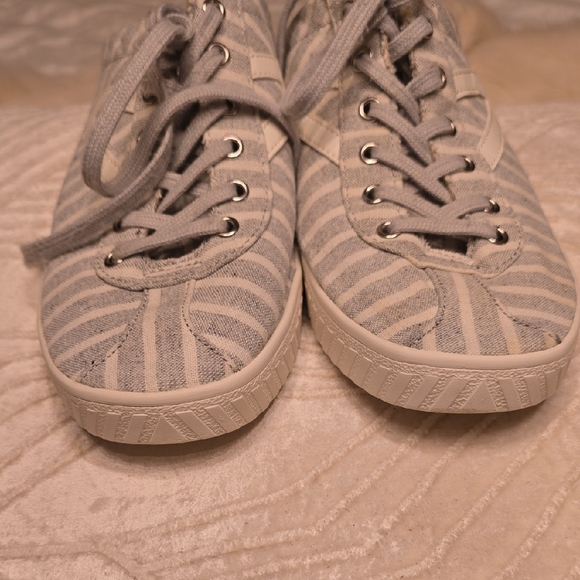 Tretorn Gray Sneakers Casual Low-Top - Picture 6 of 11